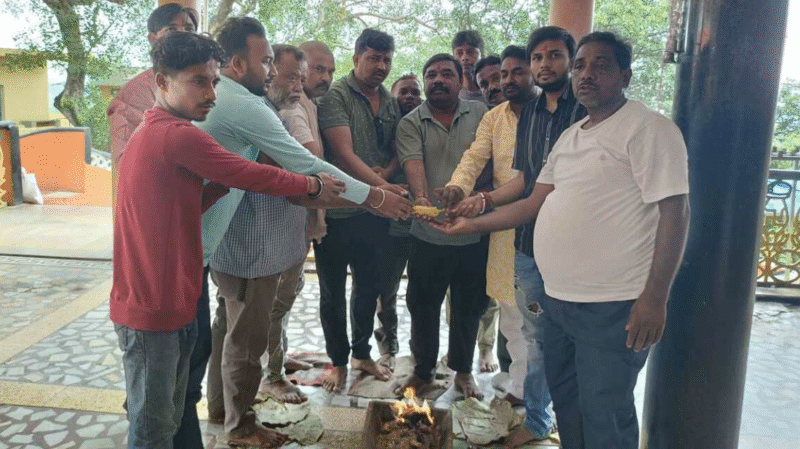 JMM workers in Barharwa prayed to Maa Vindhyavasini and wished for Guruji's speedy recovery.